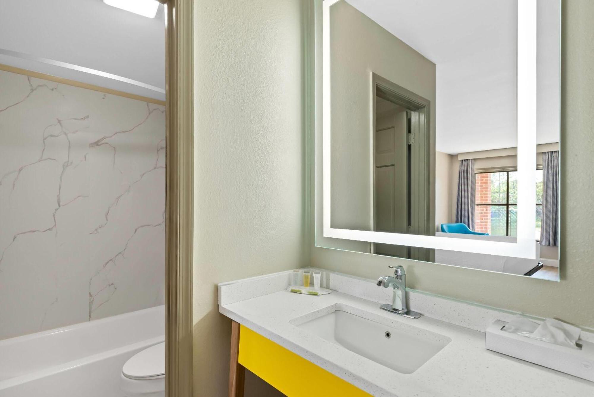 Days Inn by Wyndham Petersburg/South Fort Lee Exterior foto